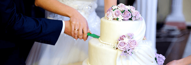 cutting wedding cake